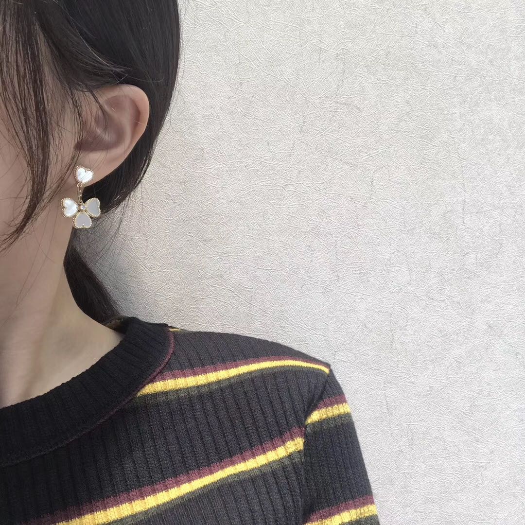 [Vicky]CLOVER SWEET WHITE MOP EARRINGS
