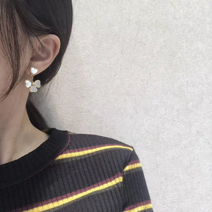 [Vicky]CLOVER SWEET WHITE MOP EARRINGS