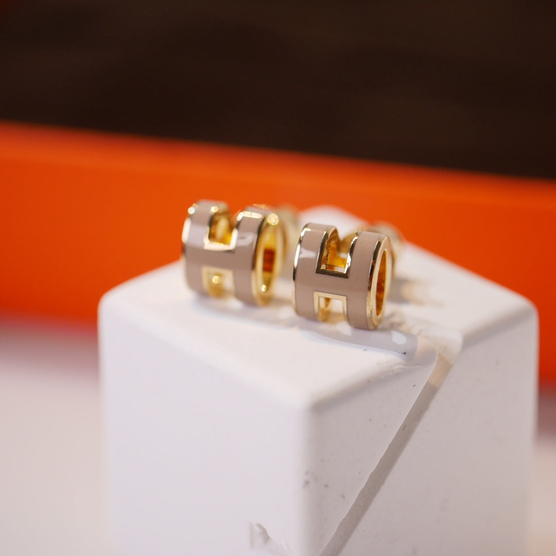 [Vicky]MINI POP H GOLD EARRINGS GREY