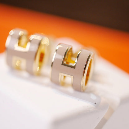 [Vicky]MINI POP H GOLD EARRINGS GREY