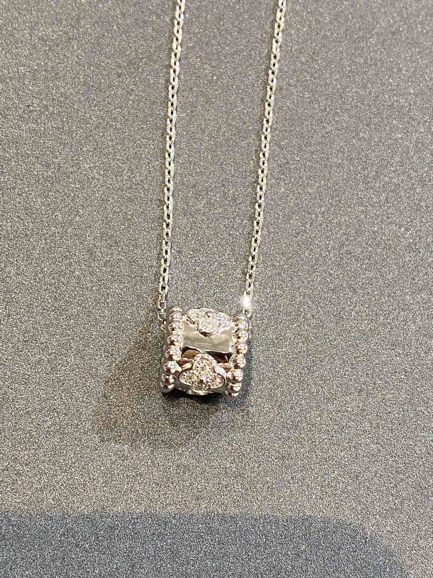 [Vicky]PERLEE PEDANT SIVLER DIAMOND NECKLACE