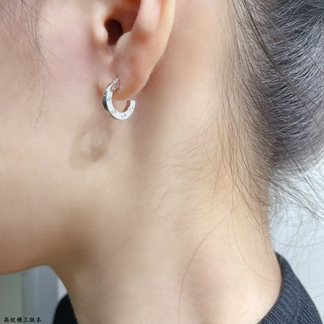 [Vicky]LOVE MINI EARRINGS