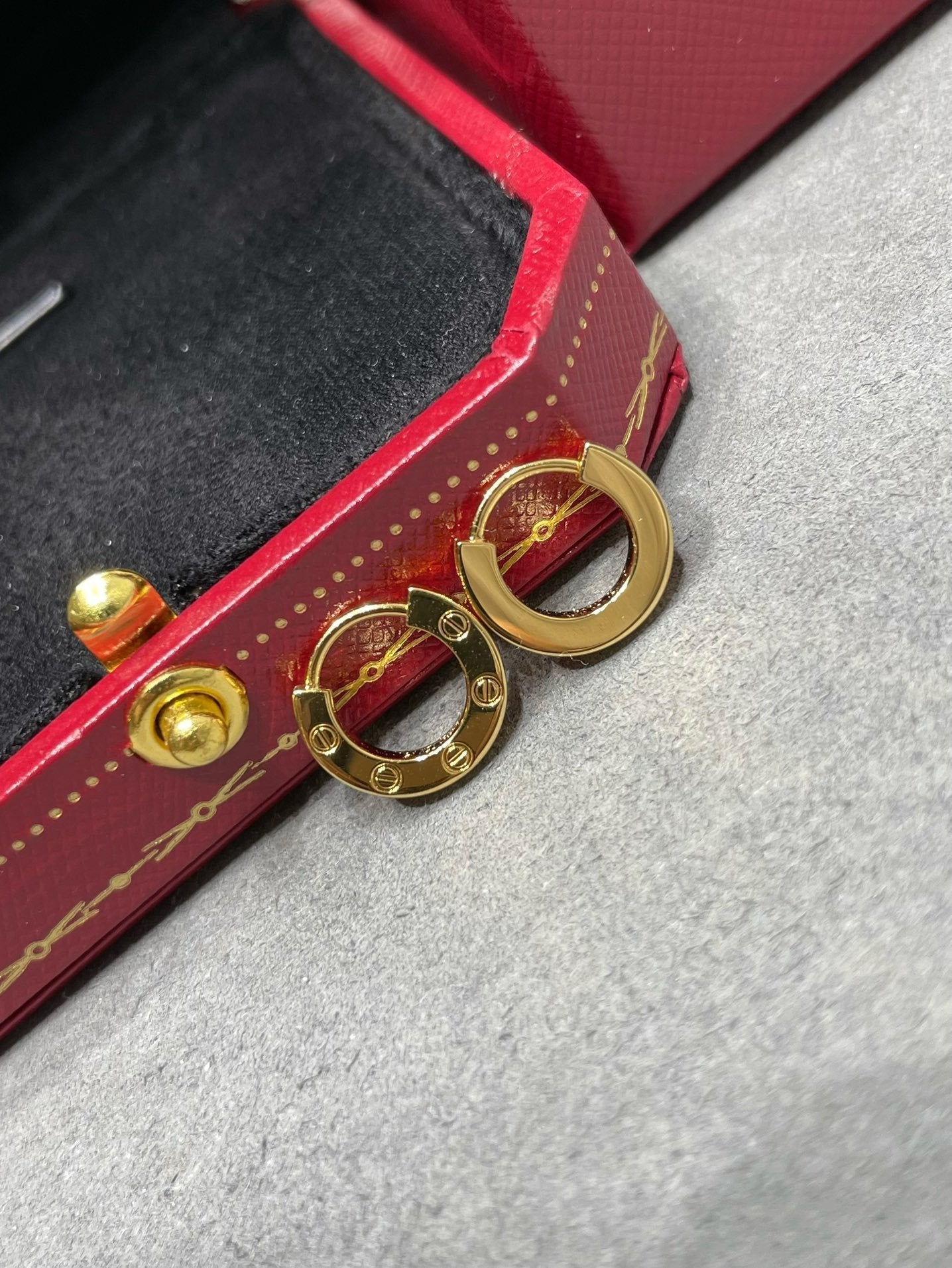 [Vicky]LOVE MINI EARRINGS