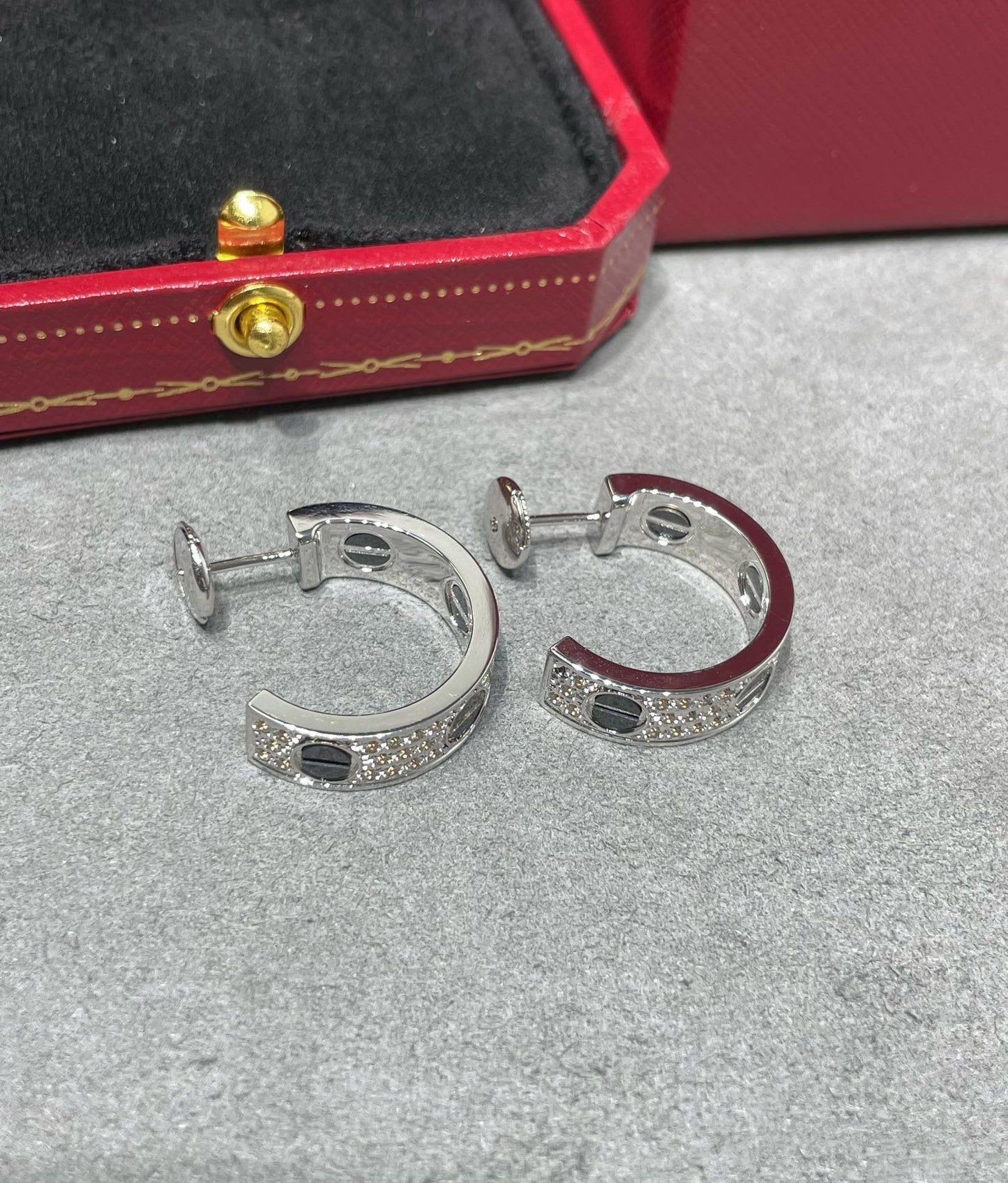 [Vicky]LOVE CERAMIC DIAMOND PAVED SILVER EARRINGS