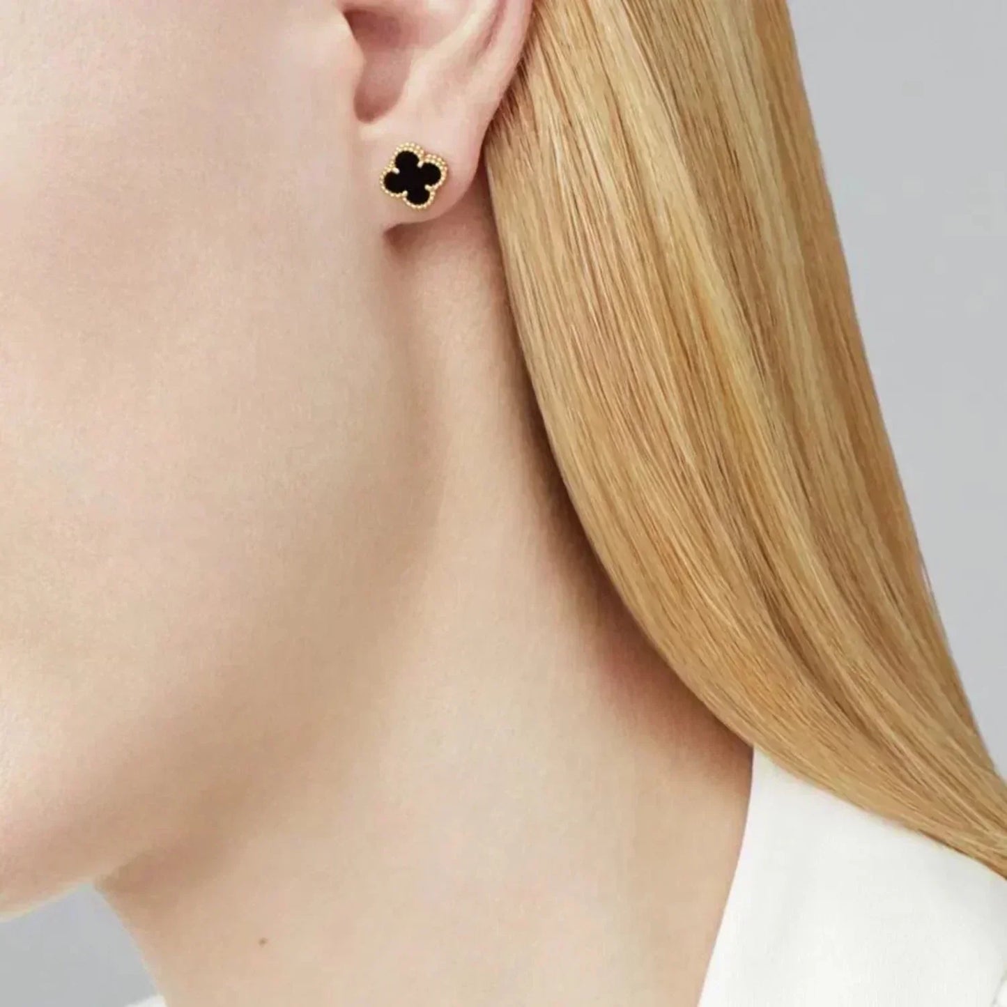 [Vicky]CLOVER MINI 9.5MM BLACK MOP EARRINGS